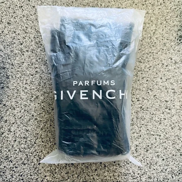 New GIVENCHY Rainbow Kabuki Brush 🌈 - Picture 10 of 10